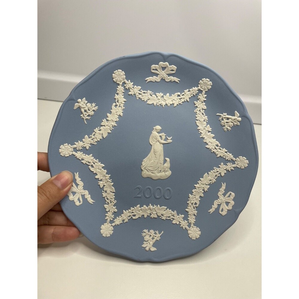 7” Wedgwood Jasperware year 2000 Collectors Plate
